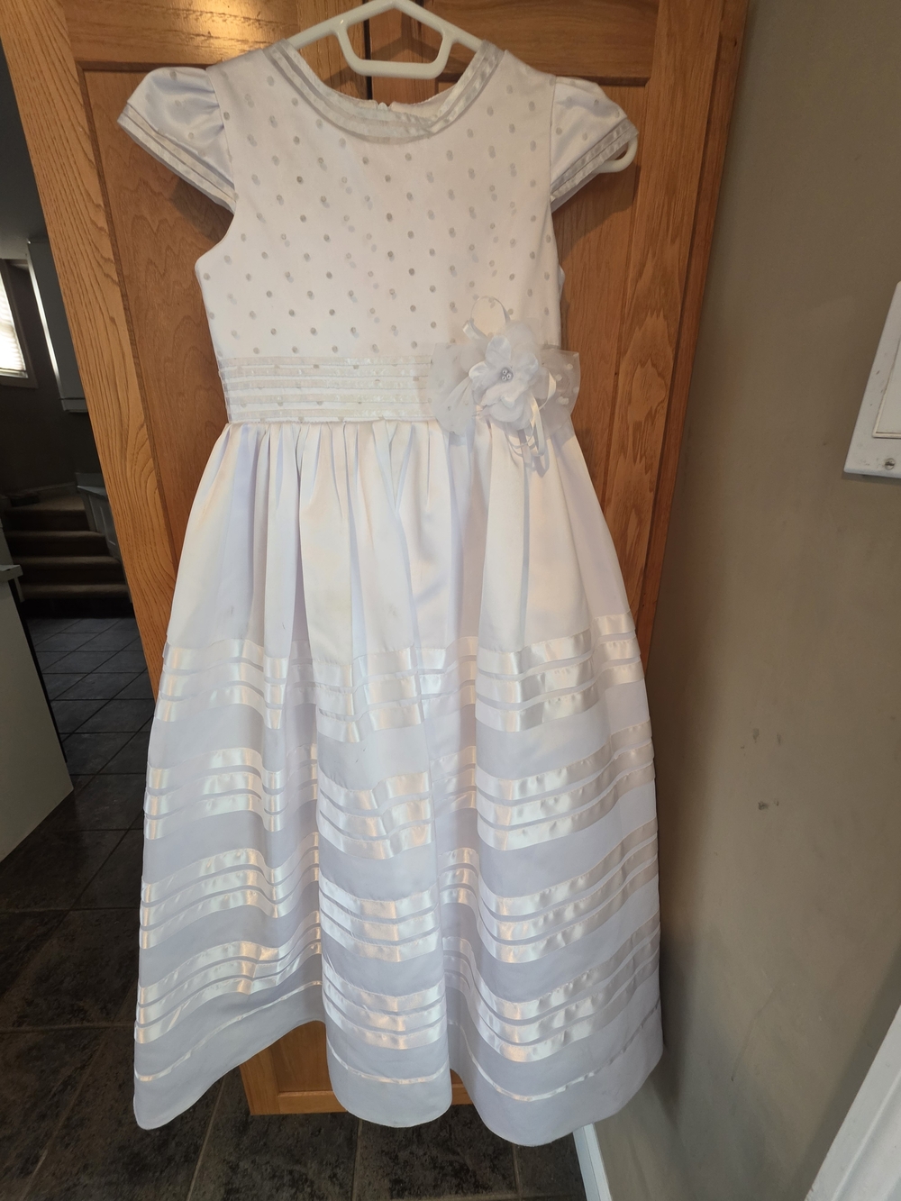 Elegant White Flower-Appliqué Girls' Dress